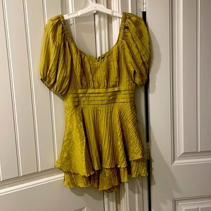 Adorable Lulus Romper Green never worn.